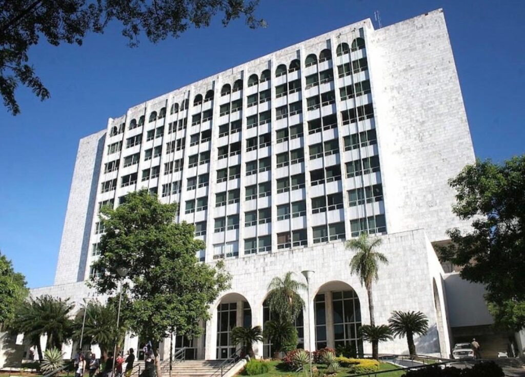 Edificio del Poder Judicial, donde trabajan los funcionarios que reclaman justicia salarial tras más de 14 años sin reajustes.