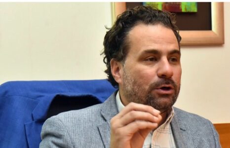 Dr. Robert Marcial González: las deudas de la democracia paraguaya a 34 años de la Constitución de 1992